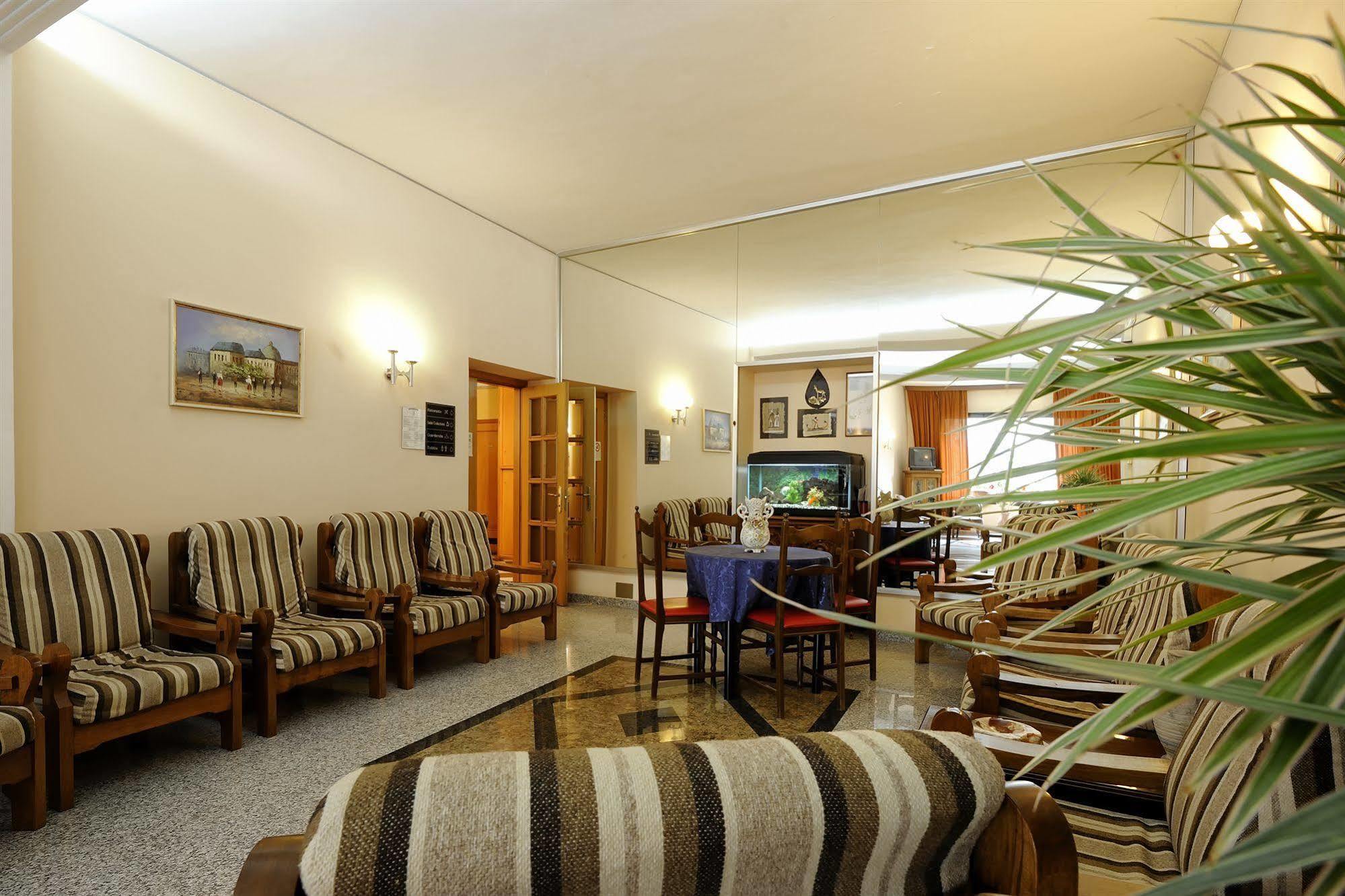 Hotel Bertusi ポッレッタ・テルメ エクステリア 写真