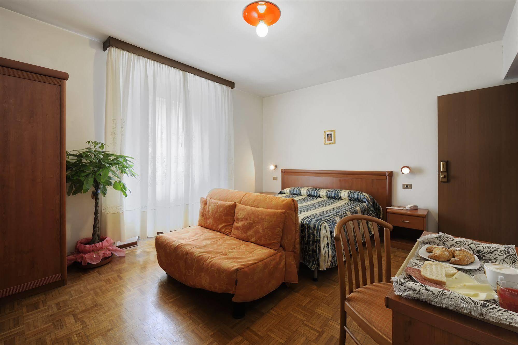 Hotel Bertusi ポッレッタ・テルメ エクステリア 写真