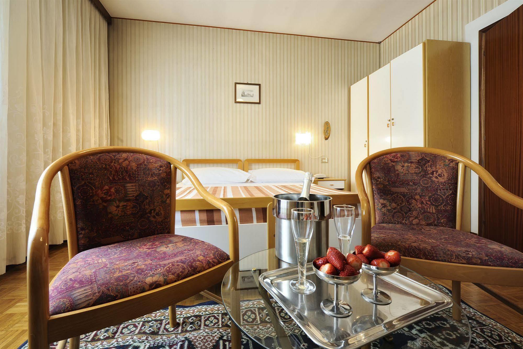 Hotel Bertusi ポッレッタ・テルメ エクステリア 写真