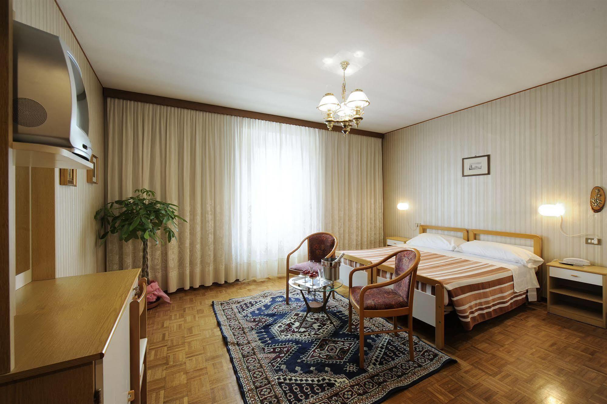 Hotel Bertusi ポッレッタ・テルメ エクステリア 写真