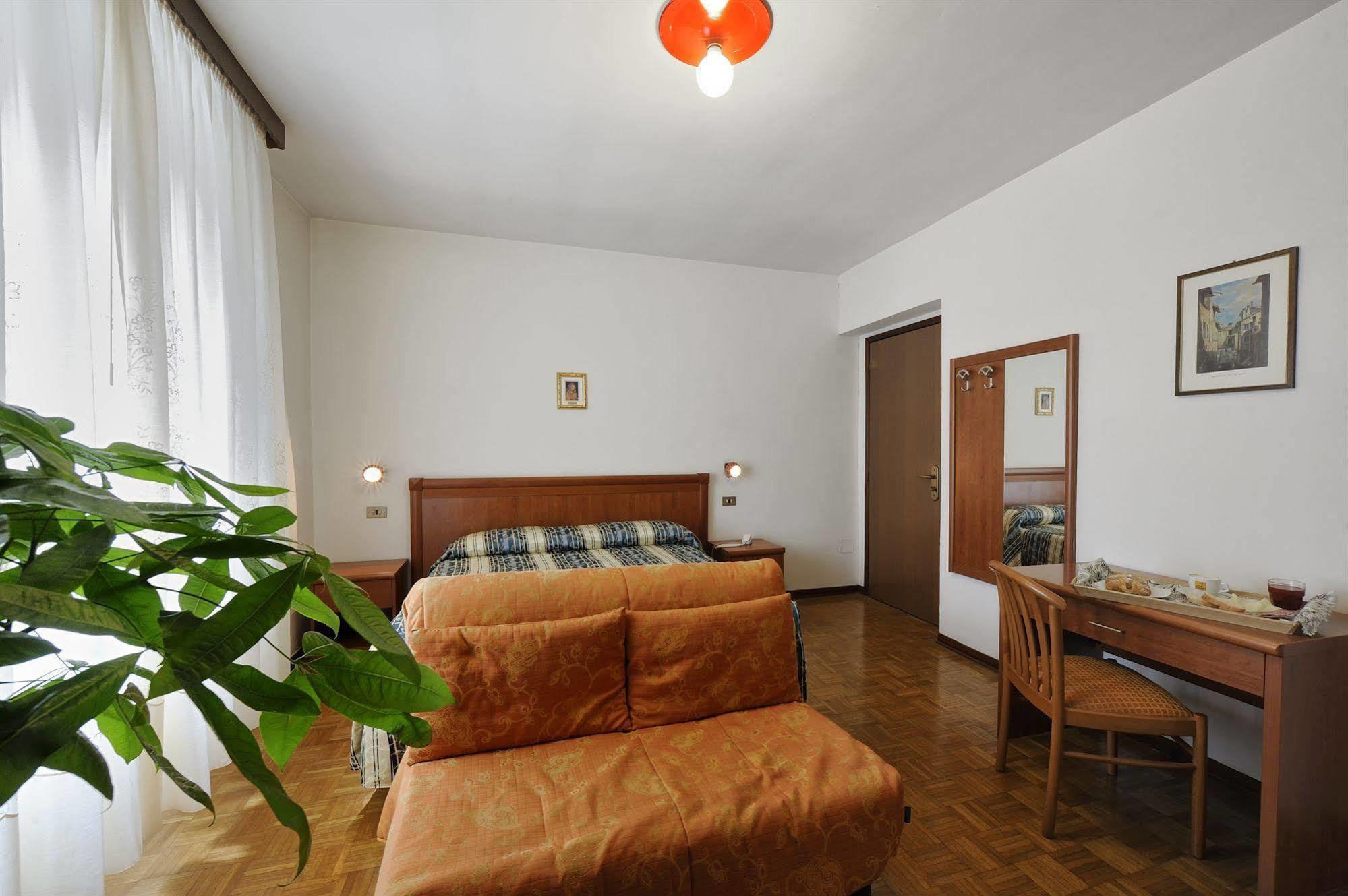 Hotel Bertusi ポッレッタ・テルメ エクステリア 写真